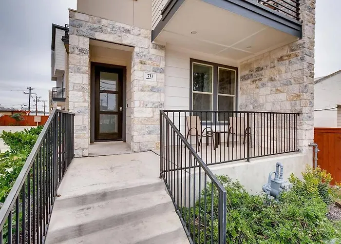 Fam Friendly 5 Bed Home Blocks To Pearl/Riverwalk!