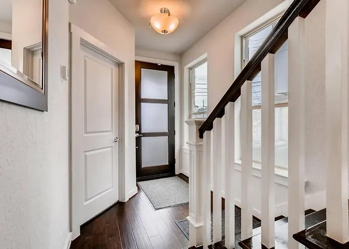 Fam Friendly 5 Bed Home Blocks To Pearl/Riverwalk!